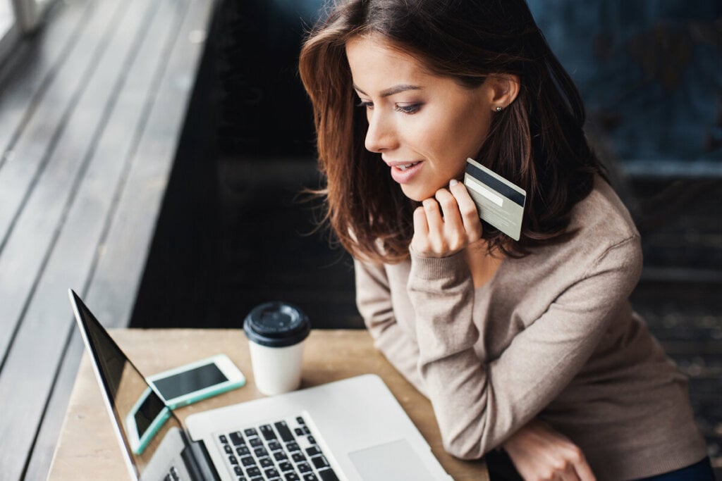 [Edicase]Verificar a reputação das empresas em sites de reclamação aumenta a segurança das compras (Imagem: Kite_rin | Shutterstock) por Imagem: Kite_rin | Shutterstock
