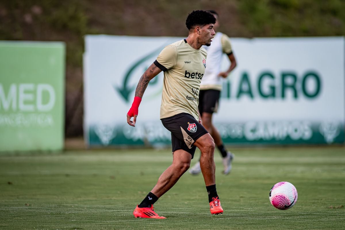 Filipe Machado é um dos cotados para assumir a vaga na dupla de volantes do Vitória