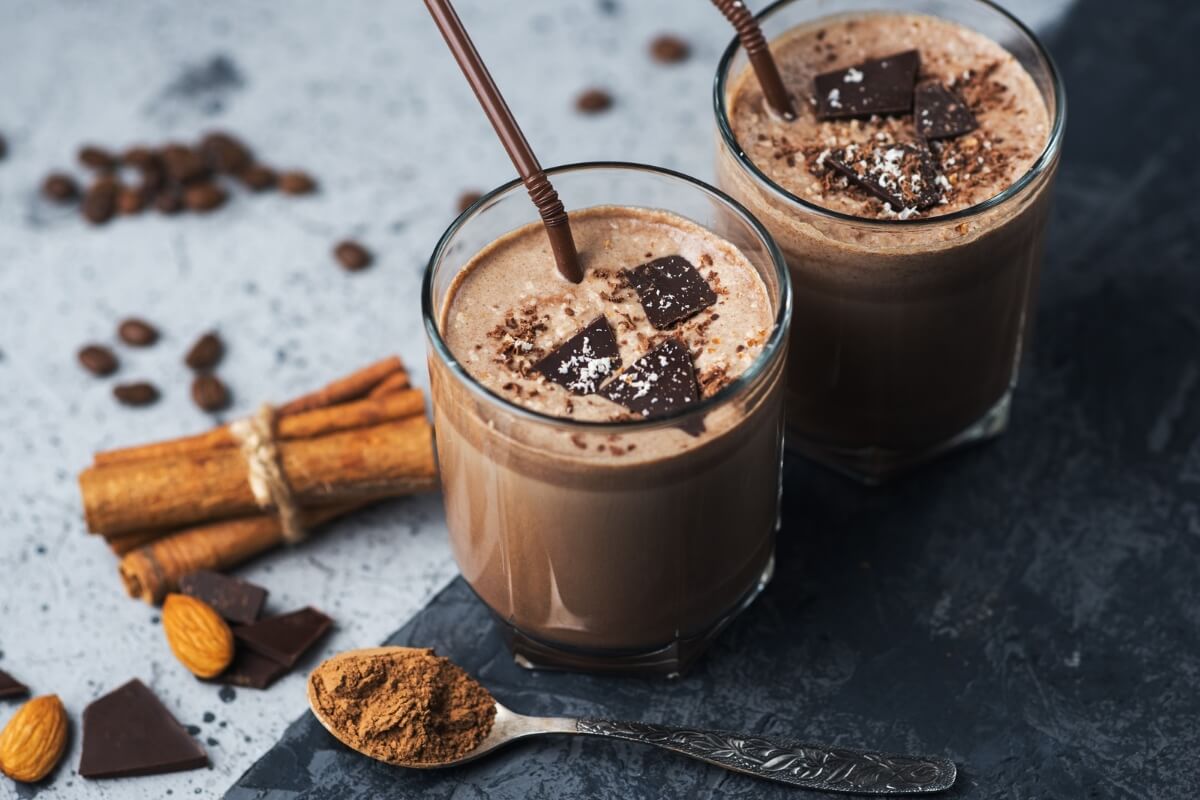 Vitamina de chocolate com café e canela (Imagem: PavelKant | Shutterstock) por Imagem: PavelKant | Shutterstock