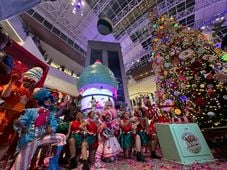 Imagem - Shopping aposta em árvore de 15 metros com túnel instagramável em decoração natalina