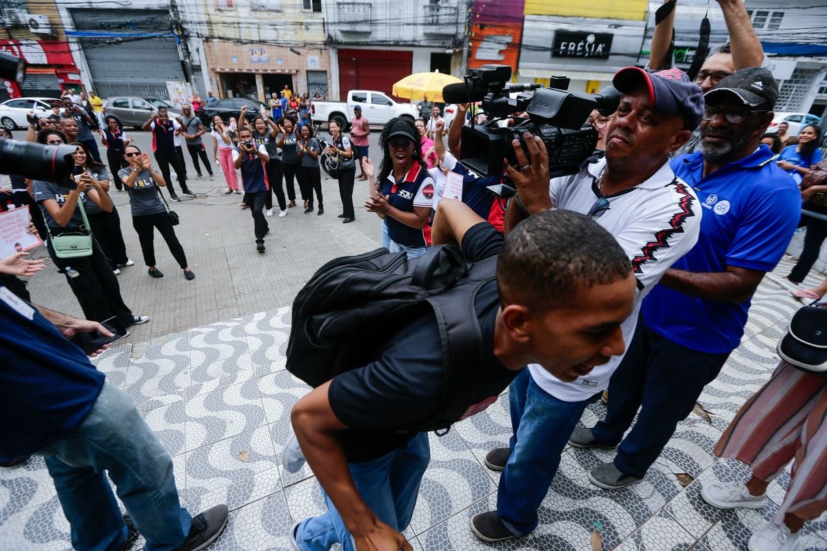 Candidato corre para não perder a prova no Central