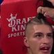 Imagem - Boxeador americano corta cabelo durante luta para não atrapalhar visão