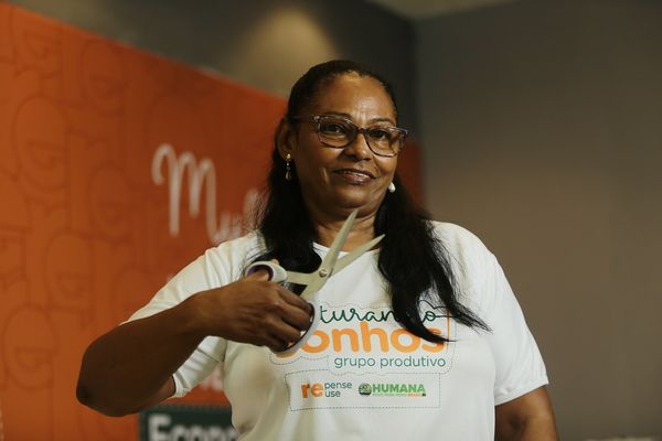Ana Girlene Pereira faz bolsas e mochilas além de pequenos ajustes de corte e costura
