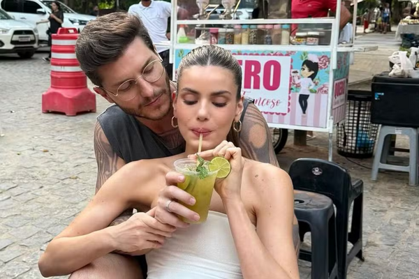 Camila Queiroz e Klebber Toledo na Bahia