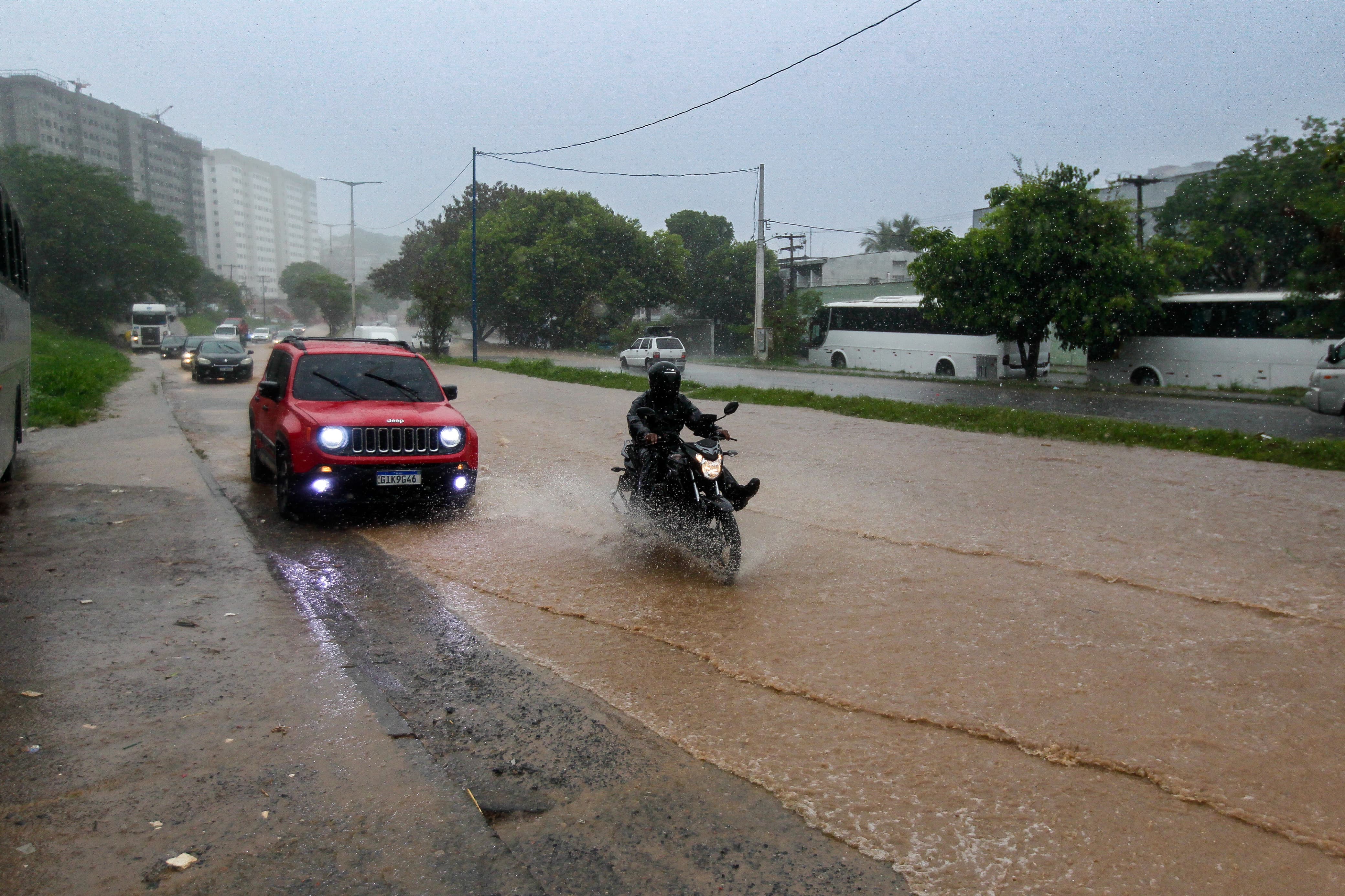 Chuva em Salvador por Arisson Marinho