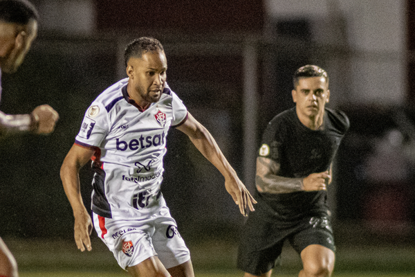 Everaldo recebeu o terceiro cartão amarelo e está suspenso para a partida contra o Criciúma por Victor Ferreira/EC Vitória