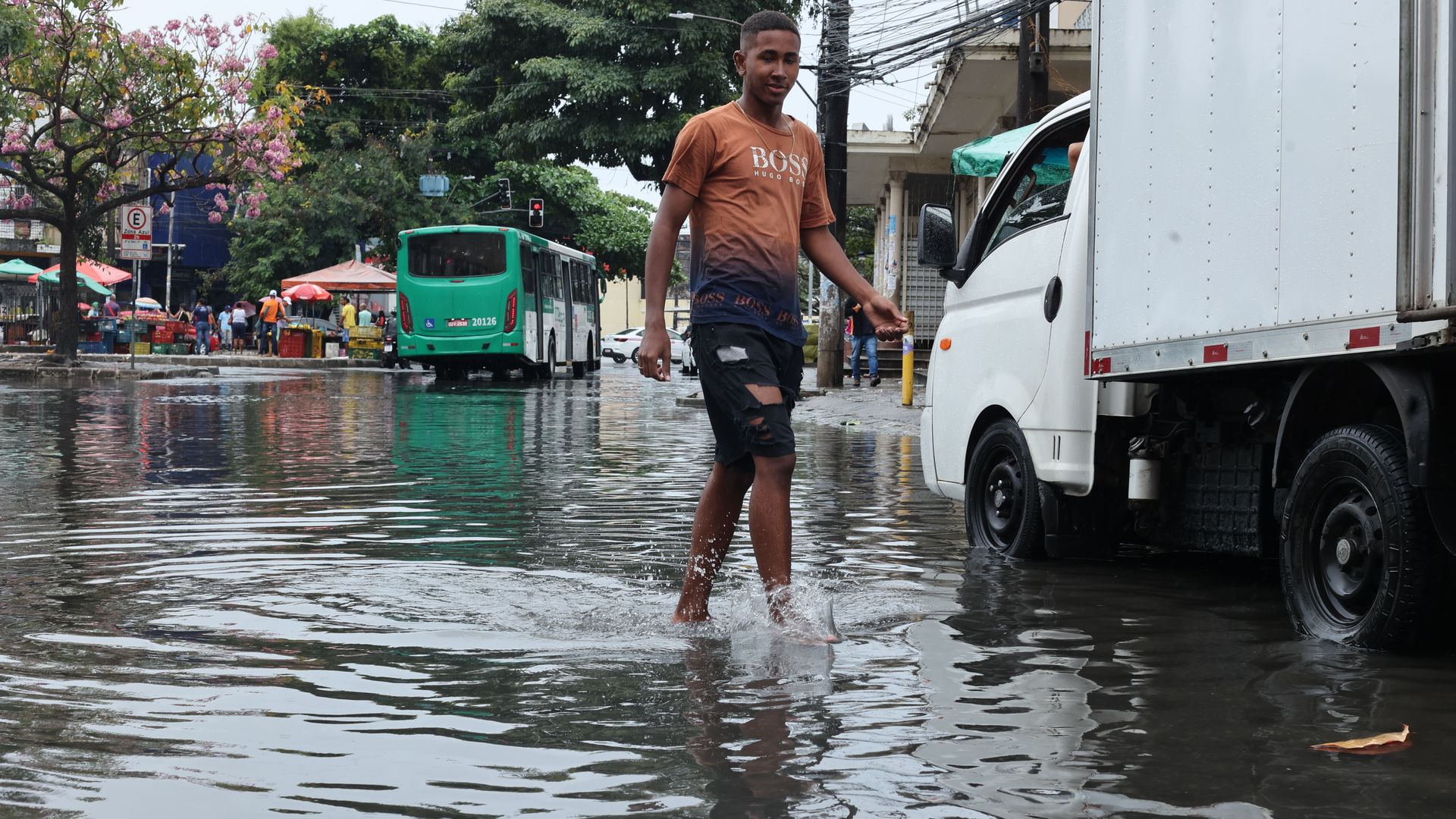 Imagem - Inmet emite alerta laranja para chuvas e ventos de até 100 km/h