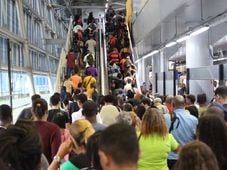 Imagem - Trupe da Segurança: campanha promove prevenção de acidentes na saída do metrô