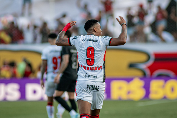 Alerrandro marcou 16 gols pelo Vitória na atual temporada, sendo 10 pelo Brasileirão