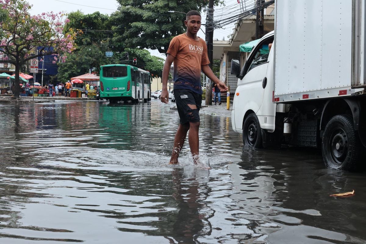 Chuva no bairro do Comércio, na capital