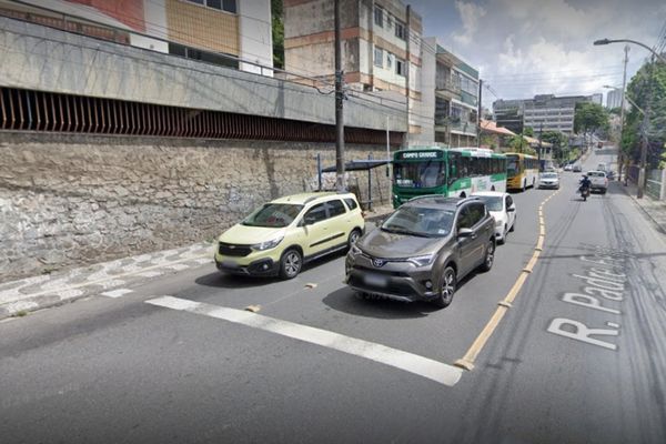 Ponto de ônibus próximo à Creche da Ufba