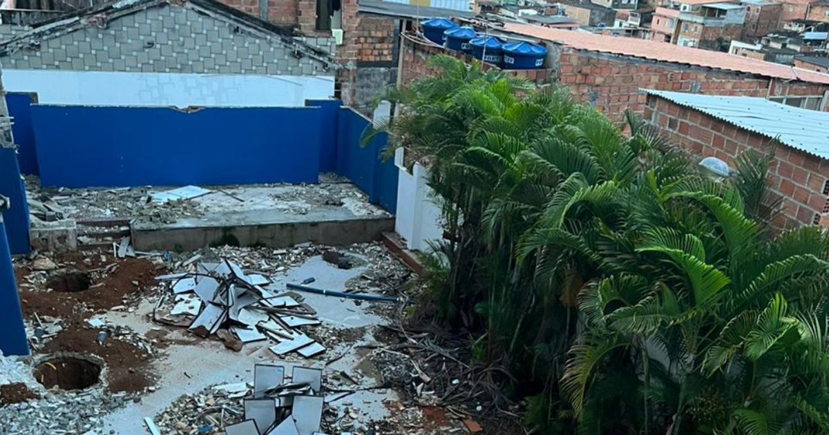 Imagem - Obra de demolição de prédio causa tremores e rachaduras em casas de moradores do Rio Vermelho