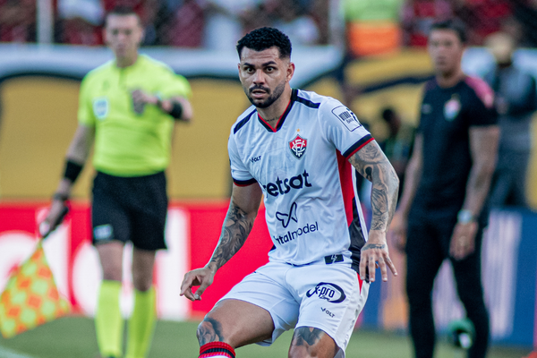 Willean Lepo saiu de campo lesionado contra o Corinthians