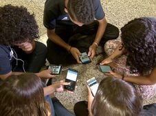 Imagem - Pesquisa: 86% dos brasileiros apoiam restrição de celular nas escolas