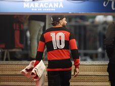 Imagem - Veja como foi a visita de Gabigol ao Maracanã após ficar de fora do jogo contra o Atlético-MG