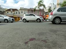 Imagem - Homem é baleado nas costas em assalto na Avenida Sete Portas