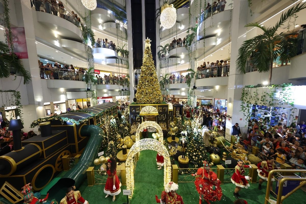 A Estação Encantada e o brilho do Natal já tomaram conta do Shopping Barra