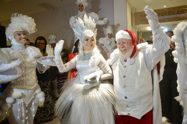 O 'Festival Natal Prateado' do Shopping da Bahia manteve a tradição das paradas natalinas