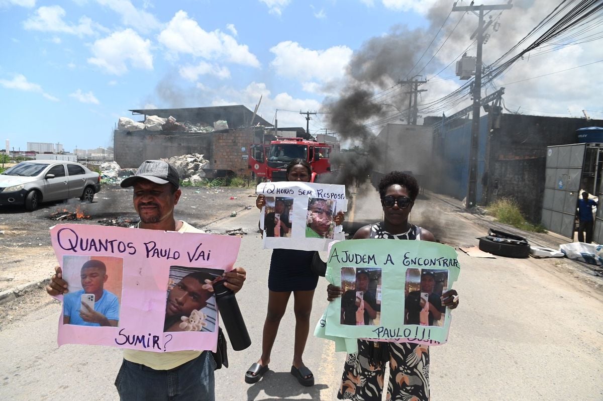 Parentes protestaram nessa quarta em fente a