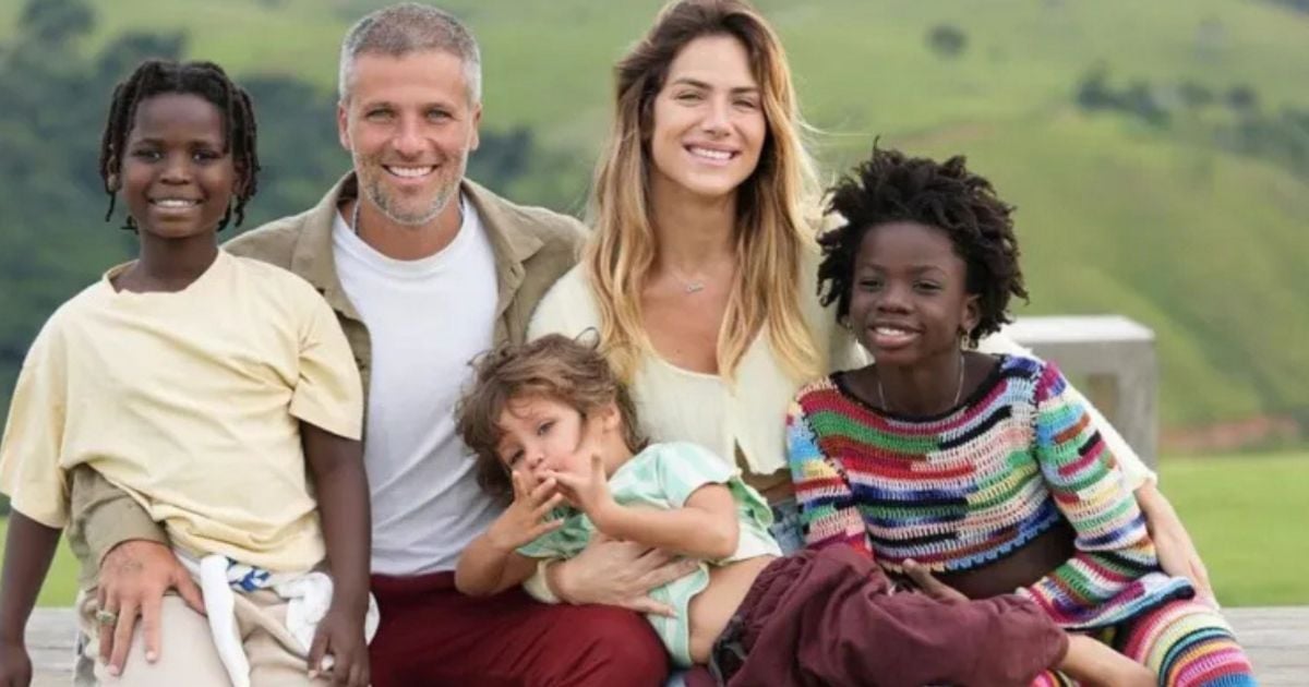 Imagem - Bruno Gagliasso e Gio Ewbank curtem feriado com a família em Salvador