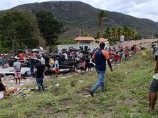 Imagem - Duas pessoas morrem em acidente envolvendo carro e caminhão em Milagres