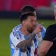 Imagem - Messi se irrita com árbitro brasileiro durante derrota da Argentina