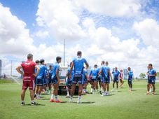 Imagem - Rogério comanda treino tático e faz ajustes no Bahia antes de enfrentar o Palmeiras