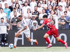 Imagem - Título do Santos na Série B é marcado por derrota para o CRB e protestos contra Carille: 'Burro'