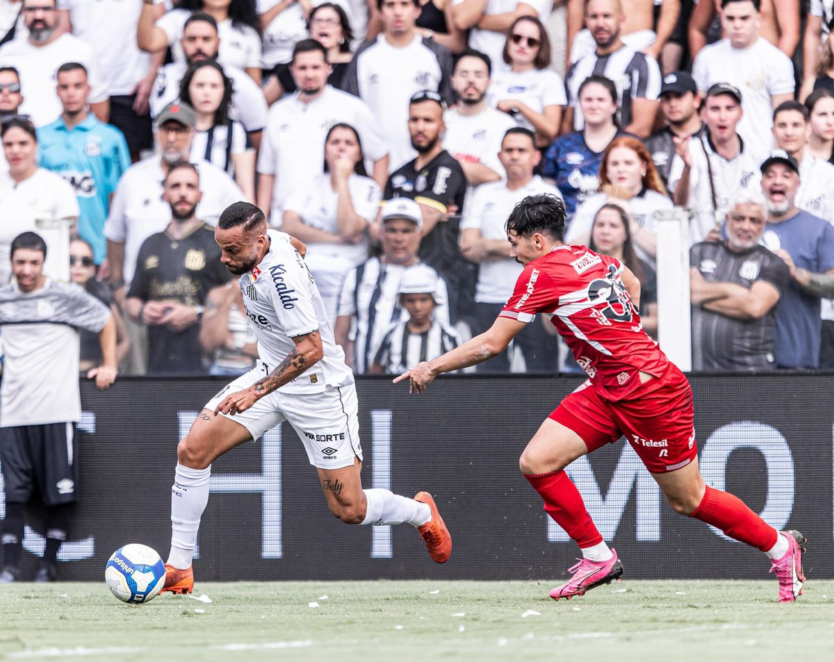 Santos foi superado pelo CRB e torcida protestou contra o treinador 