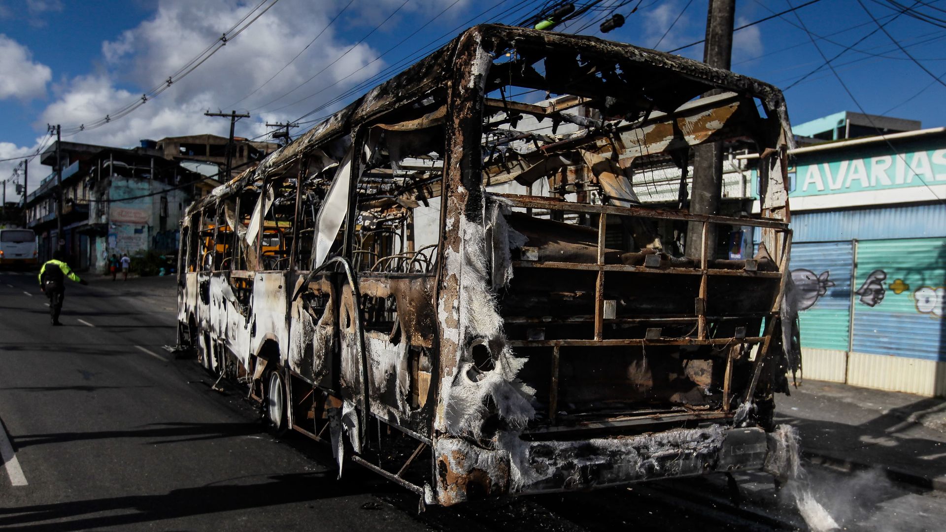 Imagem - 'Tentei evitar, mas foi muito rápido': fogo se espalhou em ônibus na Suburbana em minutos