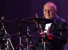 Imagem - Morre o primeiro baterista do Bee Gees, Colin Petersen, aos 78 anos