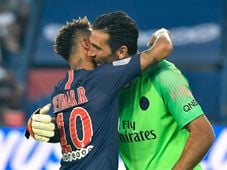 Imagem - ‘Deveria ter cinco Bolas de Ouro’, diz Buffon sobre Neymar