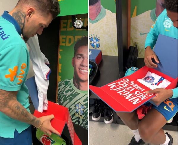 Jogadores da Seleção Brasileira receberam kits com camisas do Bahia