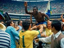 Imagem - Camisa usada por Pelé na final da Copa de 1958 vai a leilão e pode valer R$ 30 milhões