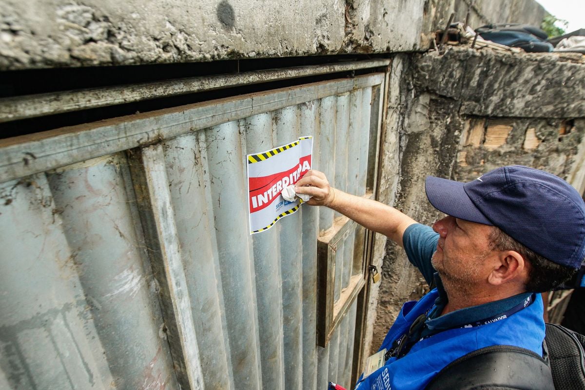 Ferro-velho interditado em operação de combate a furto de fios em Salvador