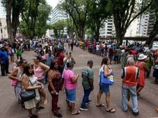 Imagem - Endividados enfrentam até 4h de fila para conseguir descontos de mais de 90% no Feirão Limpa Nome