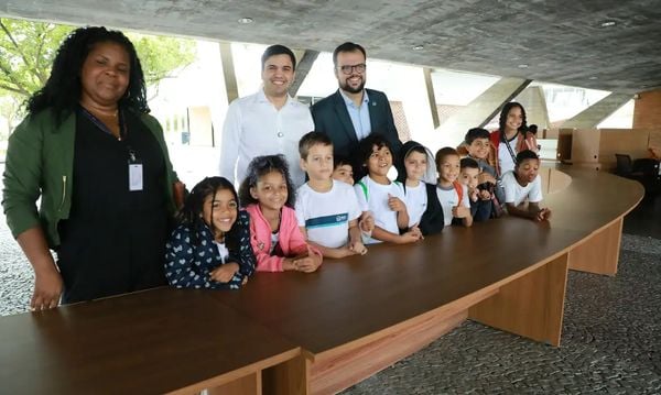 A mesa usada pelos chefes de estado e líderes das maiores economias do mundo na plenária da Cúpula do G20 foi doada para 12 escolas municipais do Rio