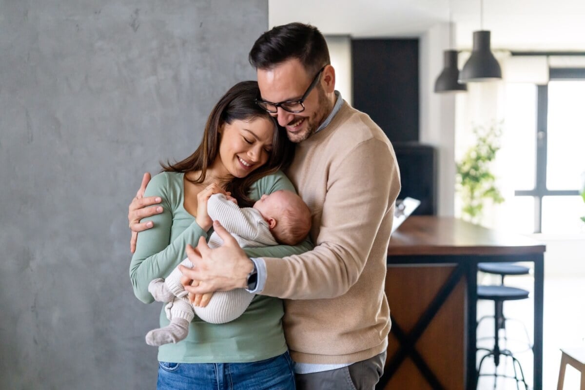 Alguns cuidados são importantes para garantir a saúde do bebê (Imagem: NDAB Creativity | Shutterstock)