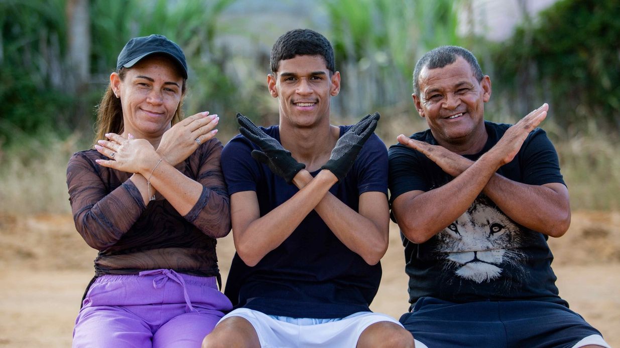 Imagem - Superação, falta de ética e abismo social brasileiro estão em série sobre Luva de Pedreiro