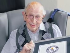 Imagem - Morre aos 112 anos o homem mais velho do mundo registrado, o inglês John Tinniswood