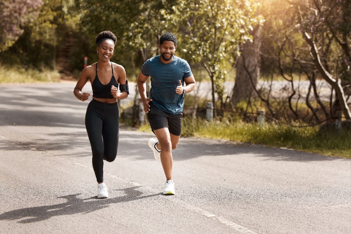 A prática regular de corrida melhora o humor, a resistência física e a qualidade do sono (Imagem: PeopleImages.com - Yuri A | Shutterstock)