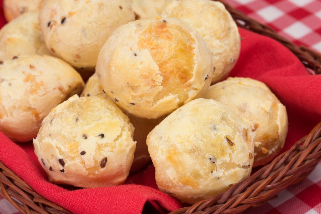 Pão de queijo com chia e linhaça (Imagem: Jobz Fotografia | Shutterstock)