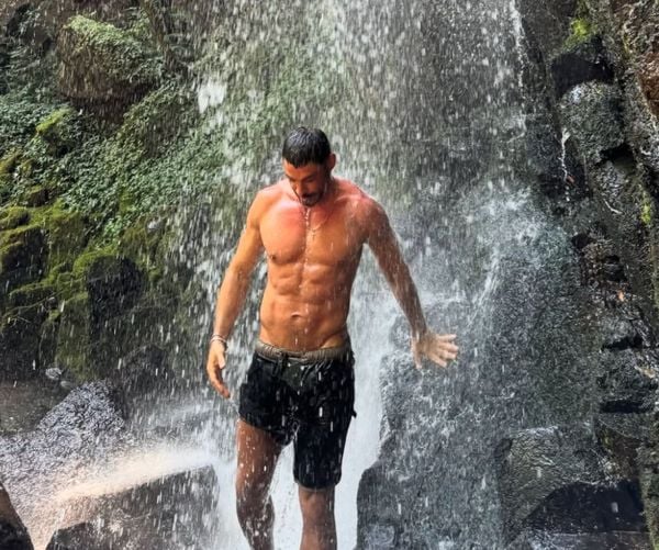 Foto tirada por Maria Eduarda de Cauã Reymond em cachoeira