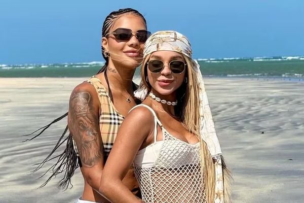 Ludmilla e Brunna em praia em Pernambuco