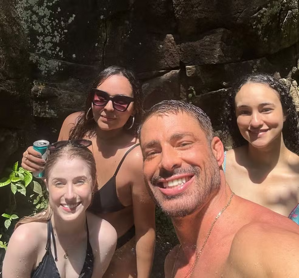 Maria Eduarda, Cauã Reymond e amigas