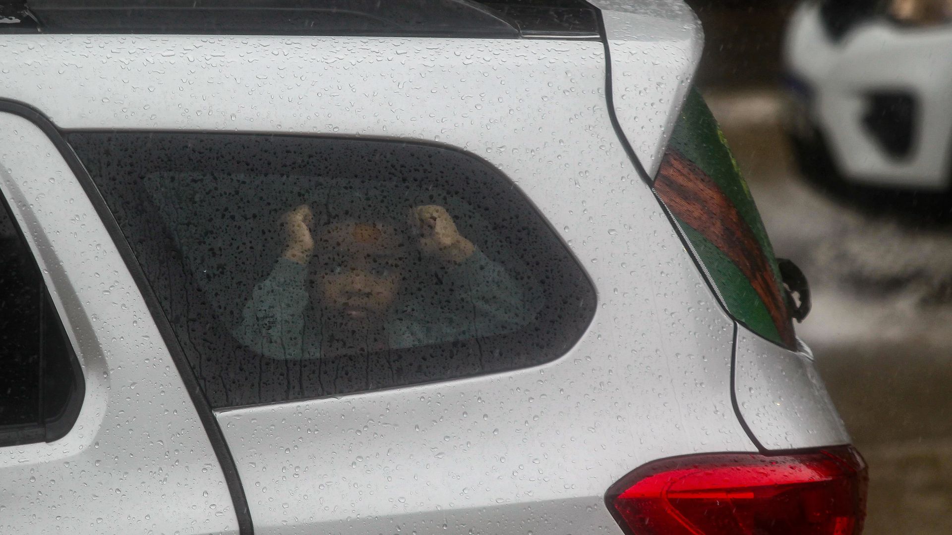 Imagem - Entenda por que o ciclone não chegou no continente, mas a chuva está fazendo estrago em Salvador