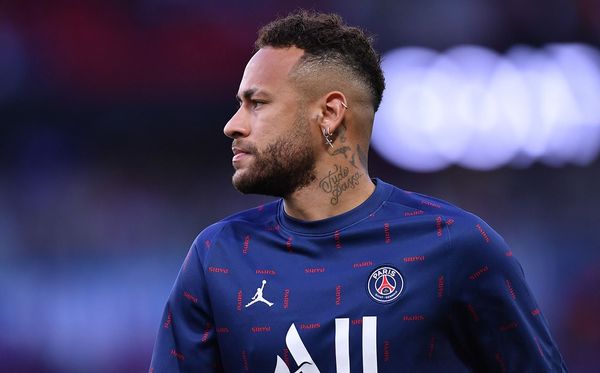 Neymar em ação na passagem pelo PSG