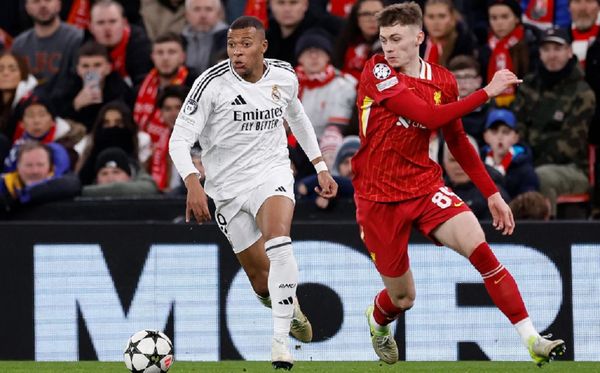 Mbappé em ação durante o jogo contra o Liverpool