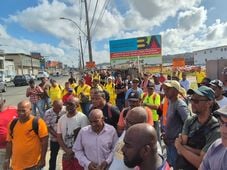 Imagem - Trabalhadores da construção pesada protestam por mais contratações nas obras do VLT