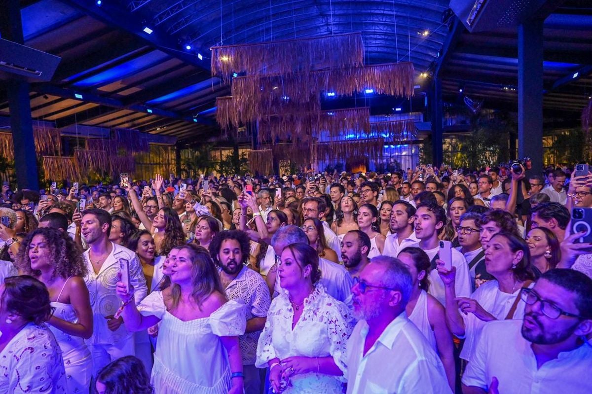 Gilberto Gil se apresenta em festa de 15 anos do Alô Alô Bahia